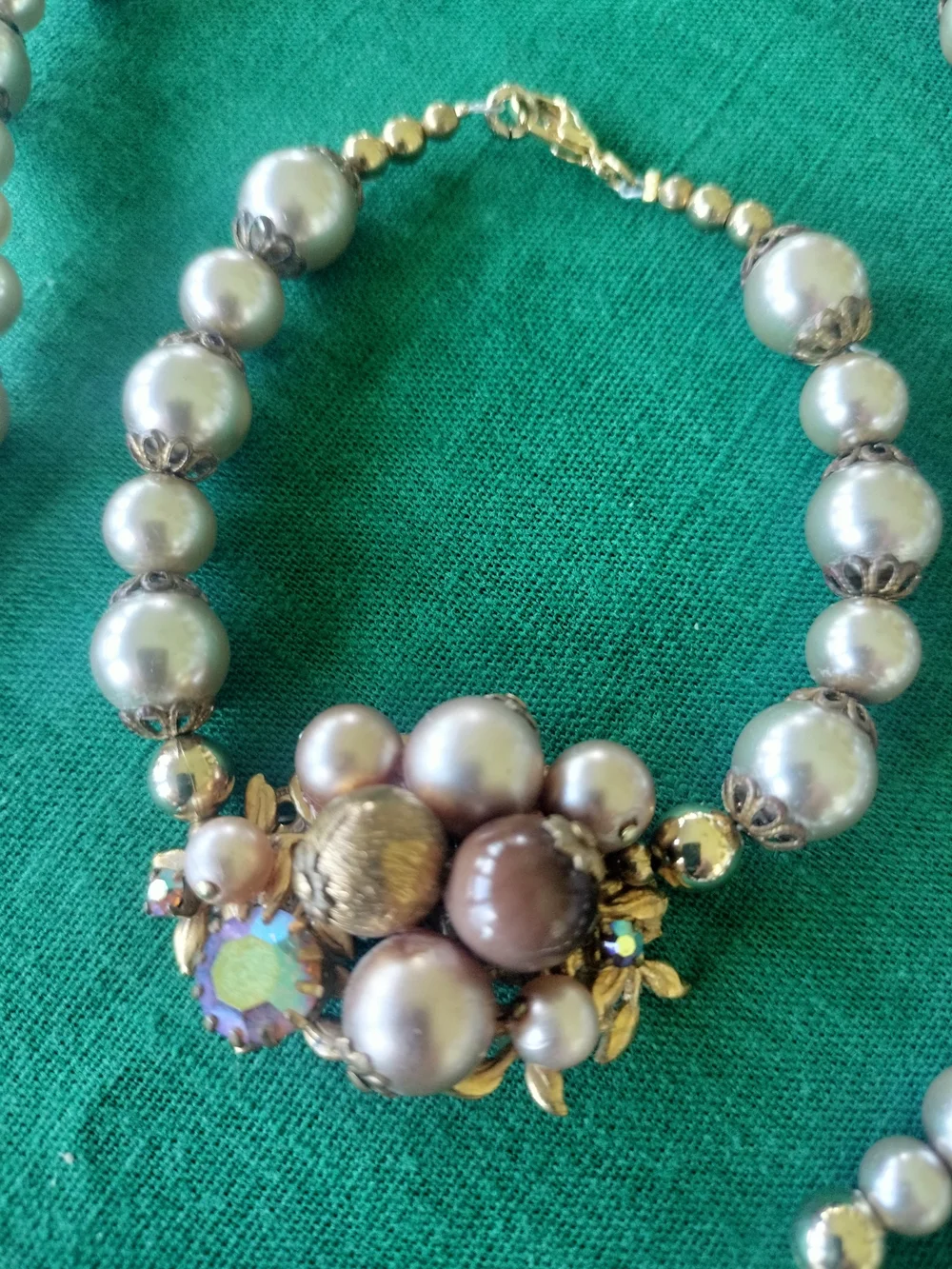 N/A elegant pearl